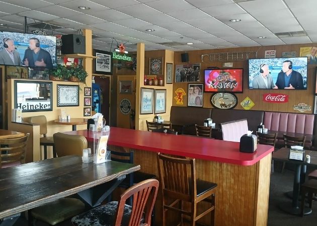 Indoor seating at Carmella’s Pizza Grill South Tryon in Charlotte