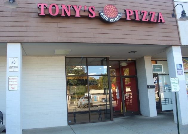 Tony’s Pizza and Wings on South Boulevard